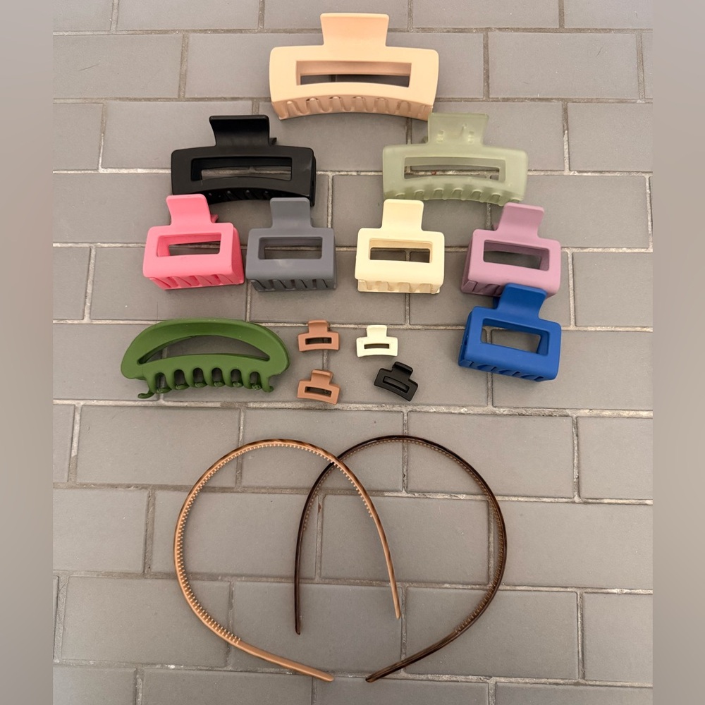 Assorted accessories - Picture 2 of 3